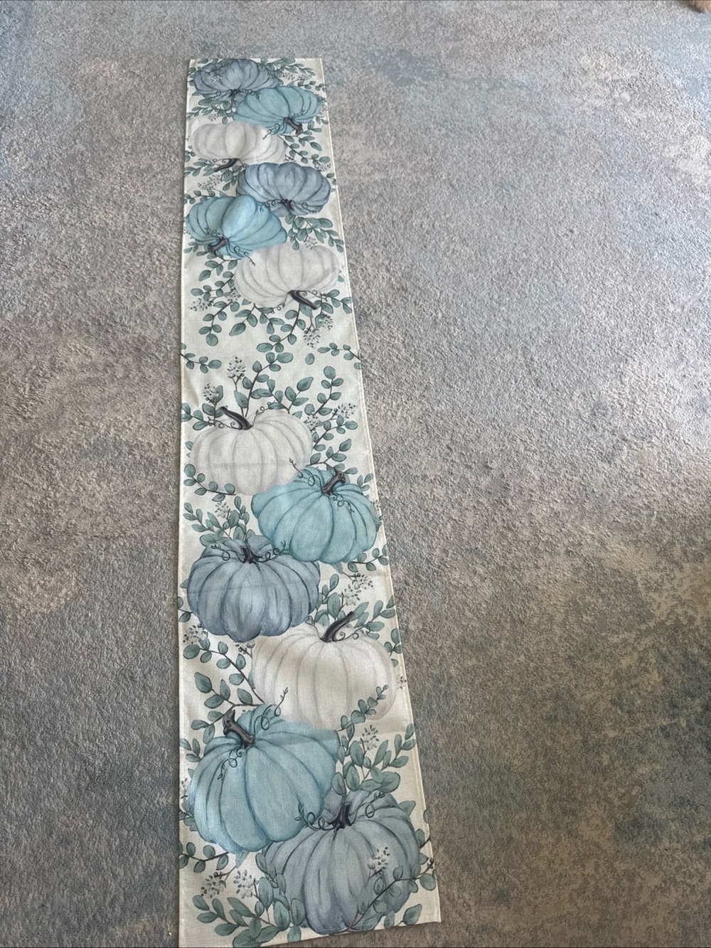 Blue & White Pumpkin Runner